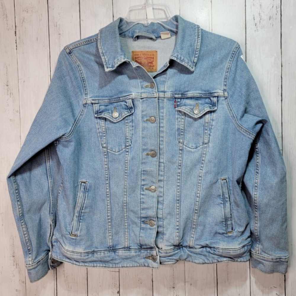 Women’s Levi’s Denim Jacket 100% cotton 1980s style trucker